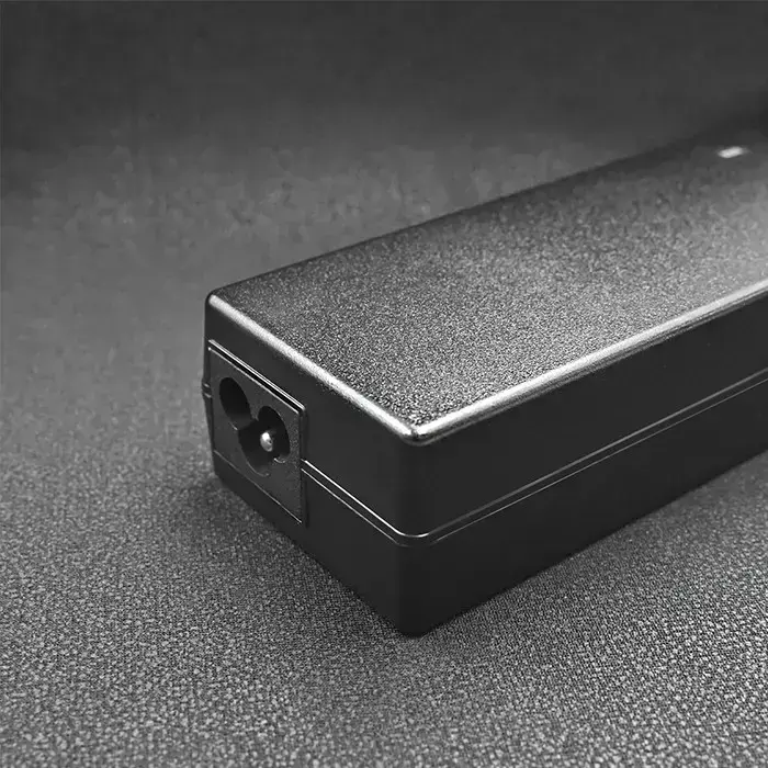 Qoltec Charger for electric scooter, e-bike 84W | 36V | 42V | 2A | 8.0*8.0+pin | +power cable Фото 6
