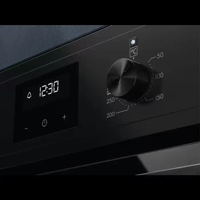 Electrolux cepeškrāsns, iebūv., 72L, melna Foto 4