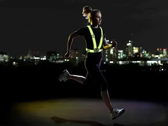 Adjustable reflective harness for a running bike - yellow Foto 5