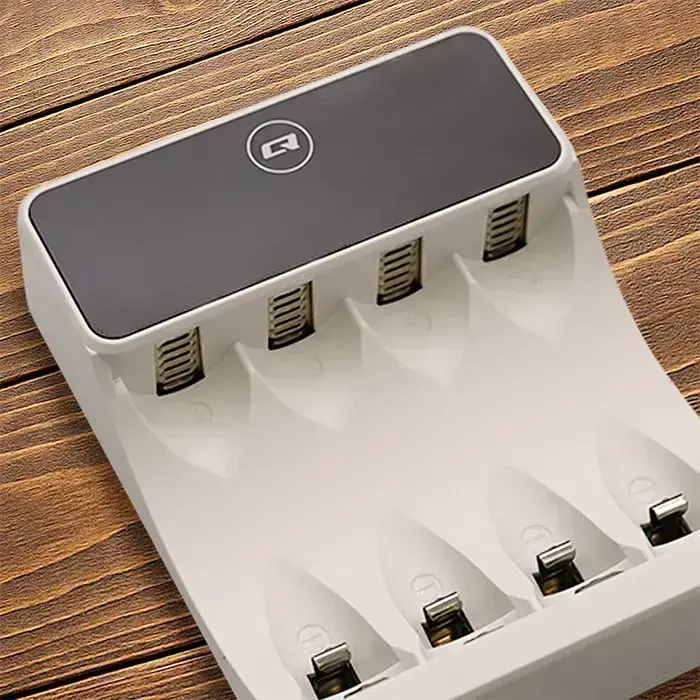 Qoltec Battery Charger for Ni-MH type R03 AAA R6 AA | LCD | USB-C cable | White  Photo 7