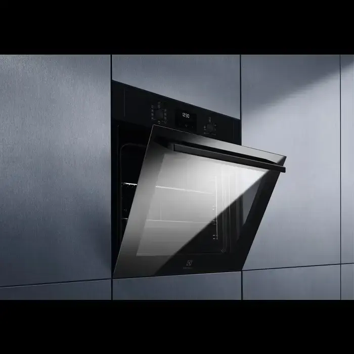 Electrolux cepeškrāsns, iebūv., 72L, melna Foto 6